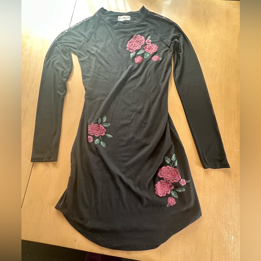 Beautiful black dress with Flowers 🖤🌸